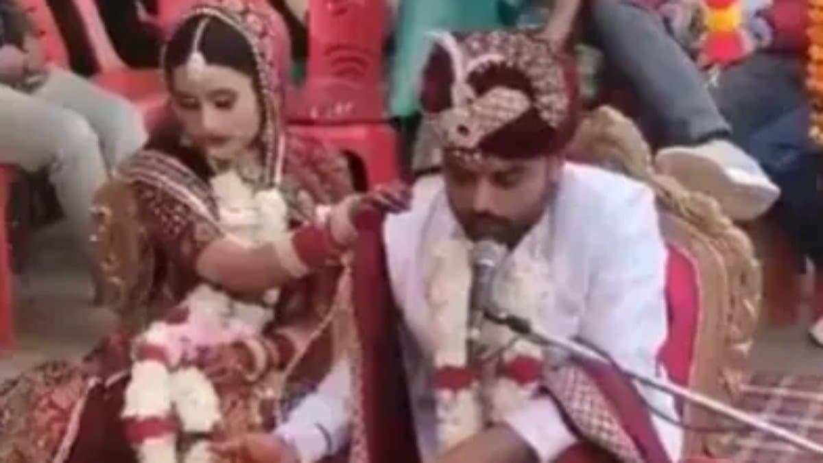 UP Groom takes charge as priest at his own wedding, chants Vedic mantras, video gone viral gnr