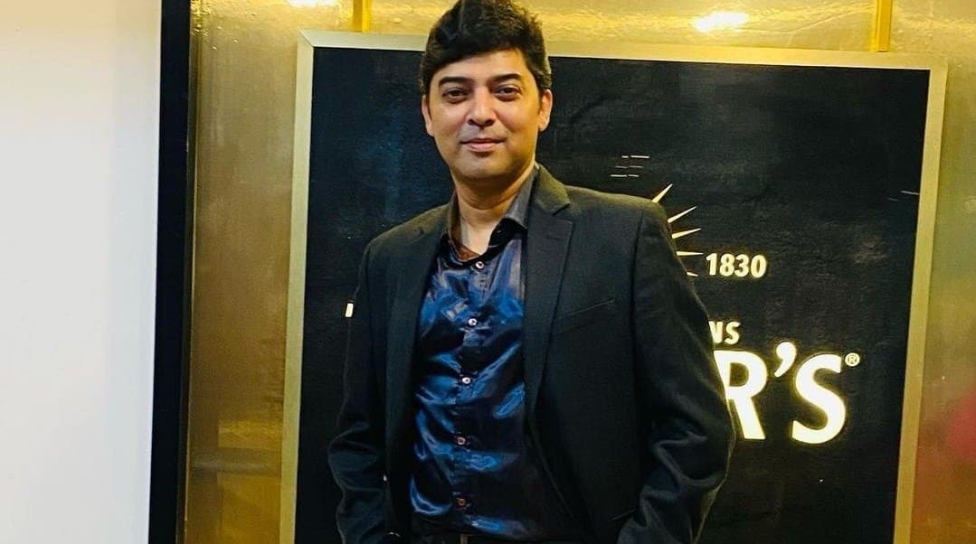 Bhaswar Chatterjee is delighted to receive the Sahitya Ratna award