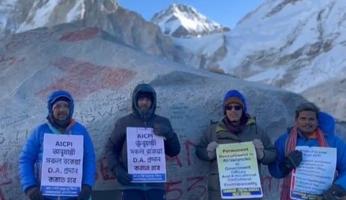 DA protest from Everest basecamp