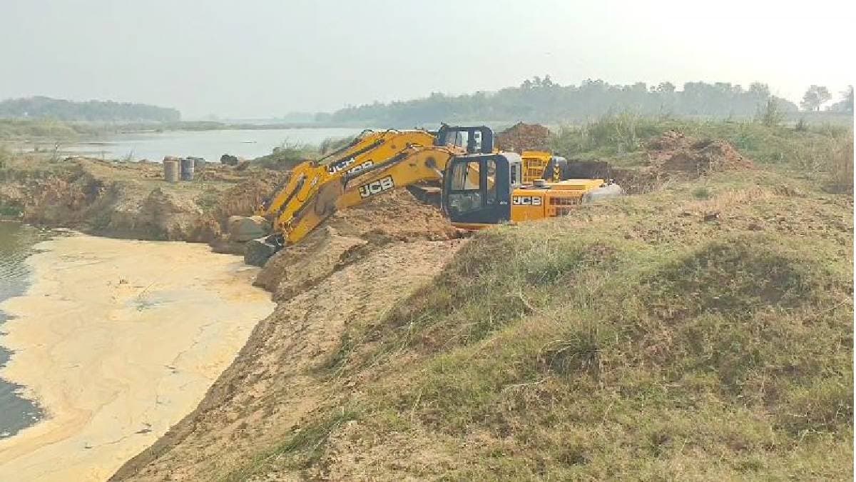 Birbhum district magistrate conducts raid at illegal sand pits gnr