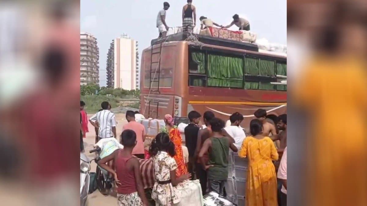 A number of 103 migratory labours of Cooch behar returned from Haryana after facing alleged torture