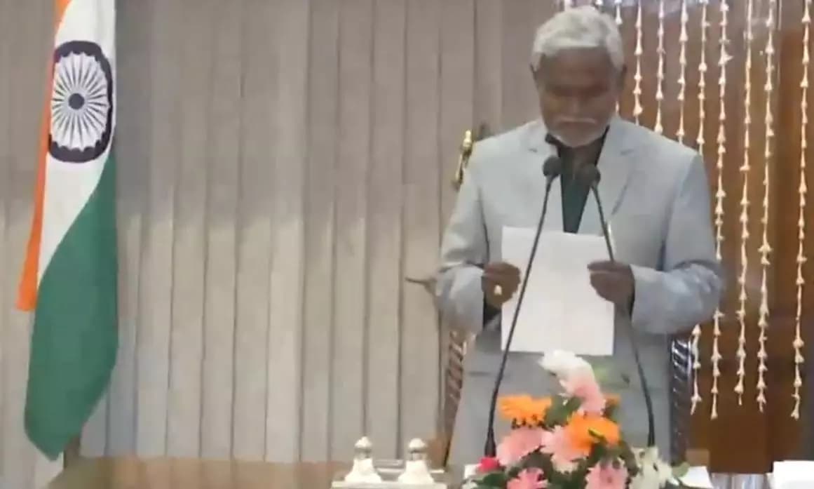 Champai Soren takes oath as Jharkhand CM