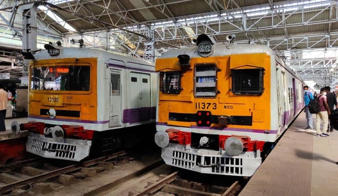  5 platforms closed in sealdah station, problem to passengers