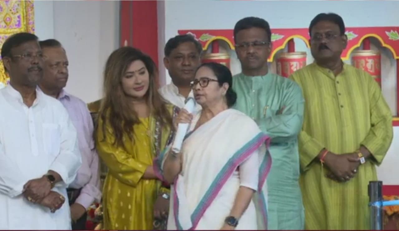 Mamata Banerjee inaugurates janbazar kalipuja
