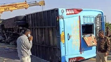  8 dead, 40 injured as bus collides with tanker on Agra-Lucknow Expressway gnr 