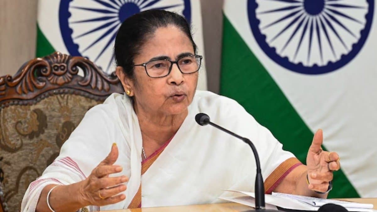'চিকিৎসকেরা দায়িত্ব পালন করলে মা-কে বাঁচানো যেত': স্যালাইন-কাণ্ডে মমতা, সাসপেন্ড করা হল ১২ জন চিকিৎসককে
