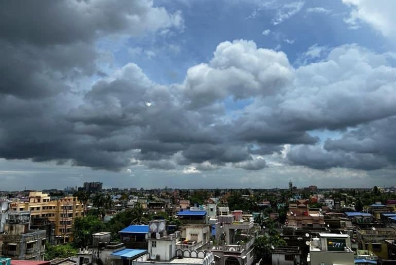 Slight relief from scorching sun, South Bengal may get light rainfall today