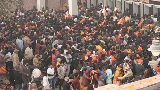 Devotees break barricades as they try to enter the Ram Temple