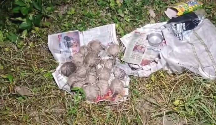 bomb blast at bhangar, five injured 