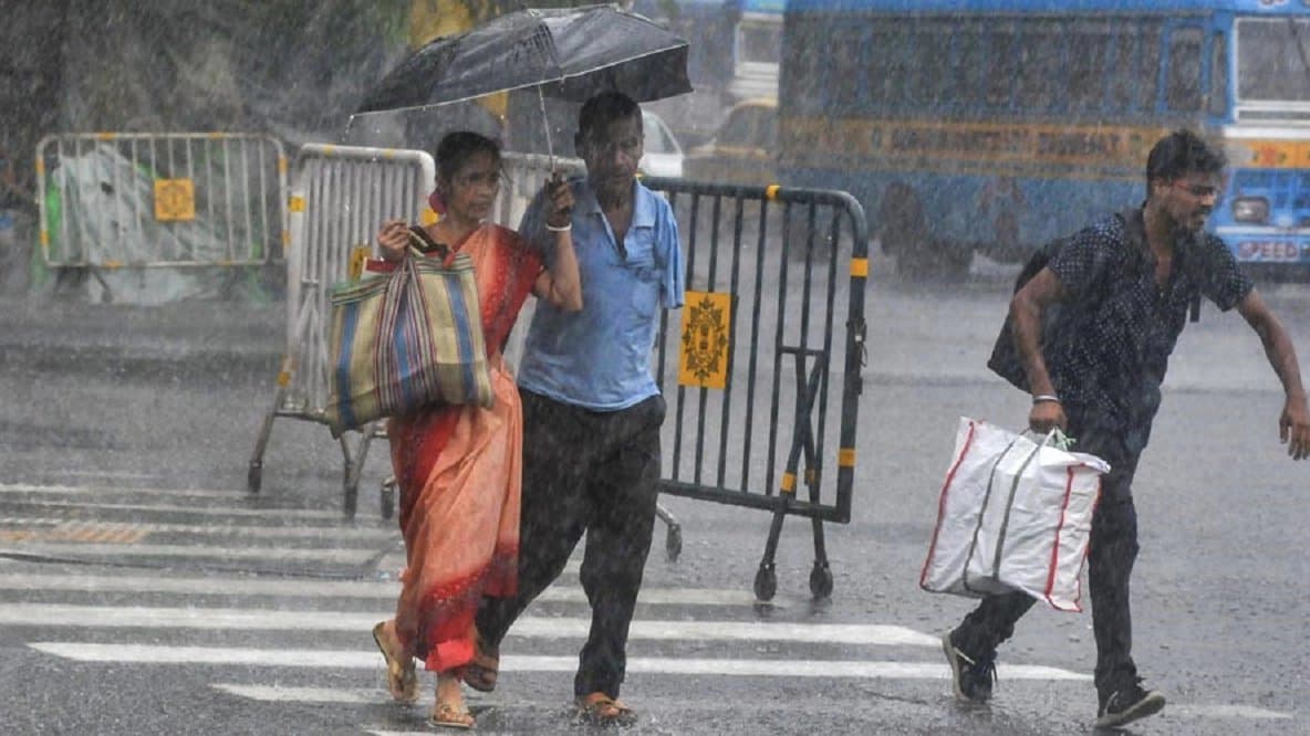 IMD Weather Forecast Heavy Rainfall Thunderstorm Warning in Five Districts in West Bengal 