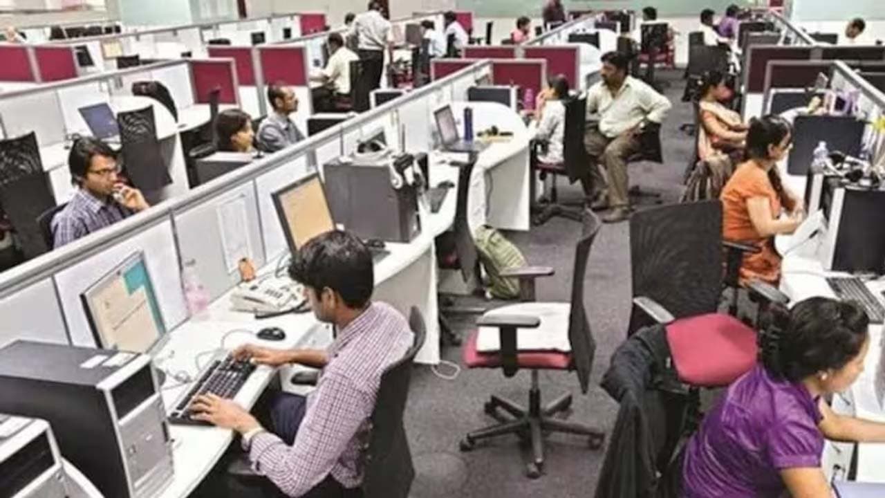 What are the provisions for employee leave working hours and health benefits in New Labor Law 