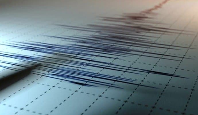 Earthquake hits japans Tokyo 