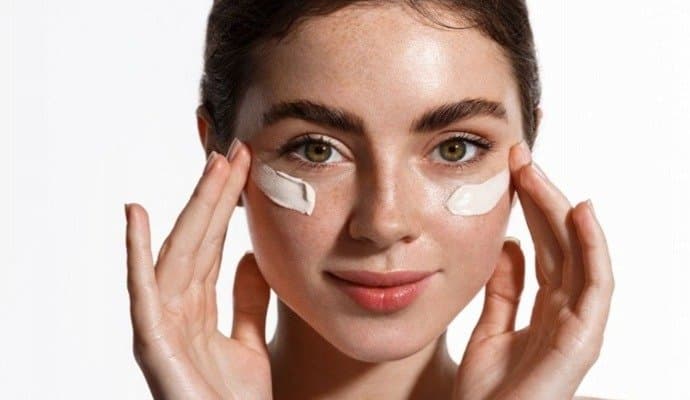 Skin Care:  তৈলাক্ত ত্বকের জন্যেও প্রয়োজন ময়েশ্চারাইজার? কী মত ত্বক বিশেষজ্ঞের ?