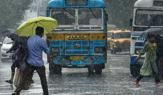 Heavy rainfall warning in North Bengal, heavy showers in South today
