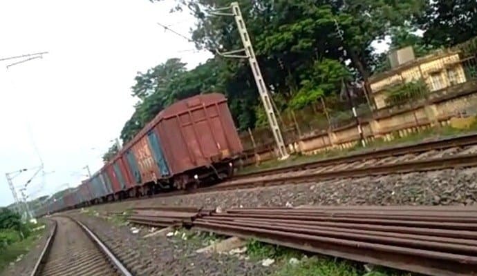 goods train derail in bandel-katwa route