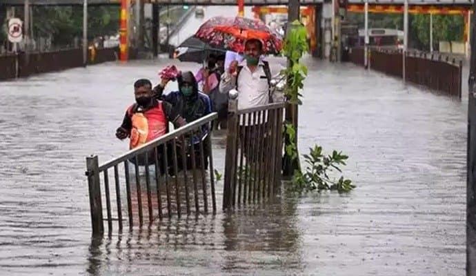 Mumbai sees cloudy morning after heavy rains, educational institutions remain shut