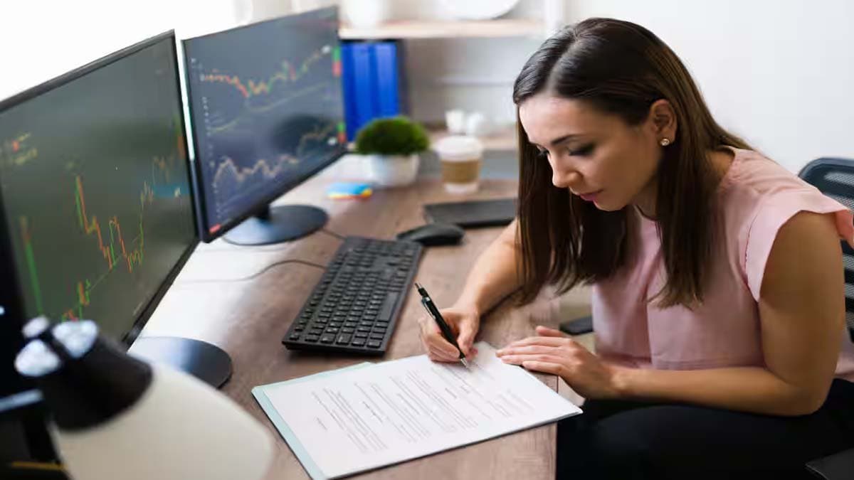 Invest Rs 50000 and get Rs one point twenty six lakh in three years know about these seven mutual funds