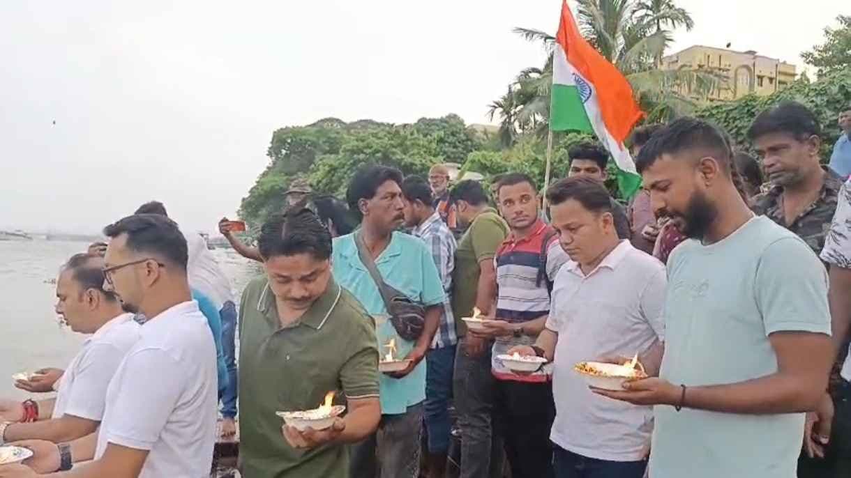 Uttarpara Local People saddened by Ahmedabad Plane Crash