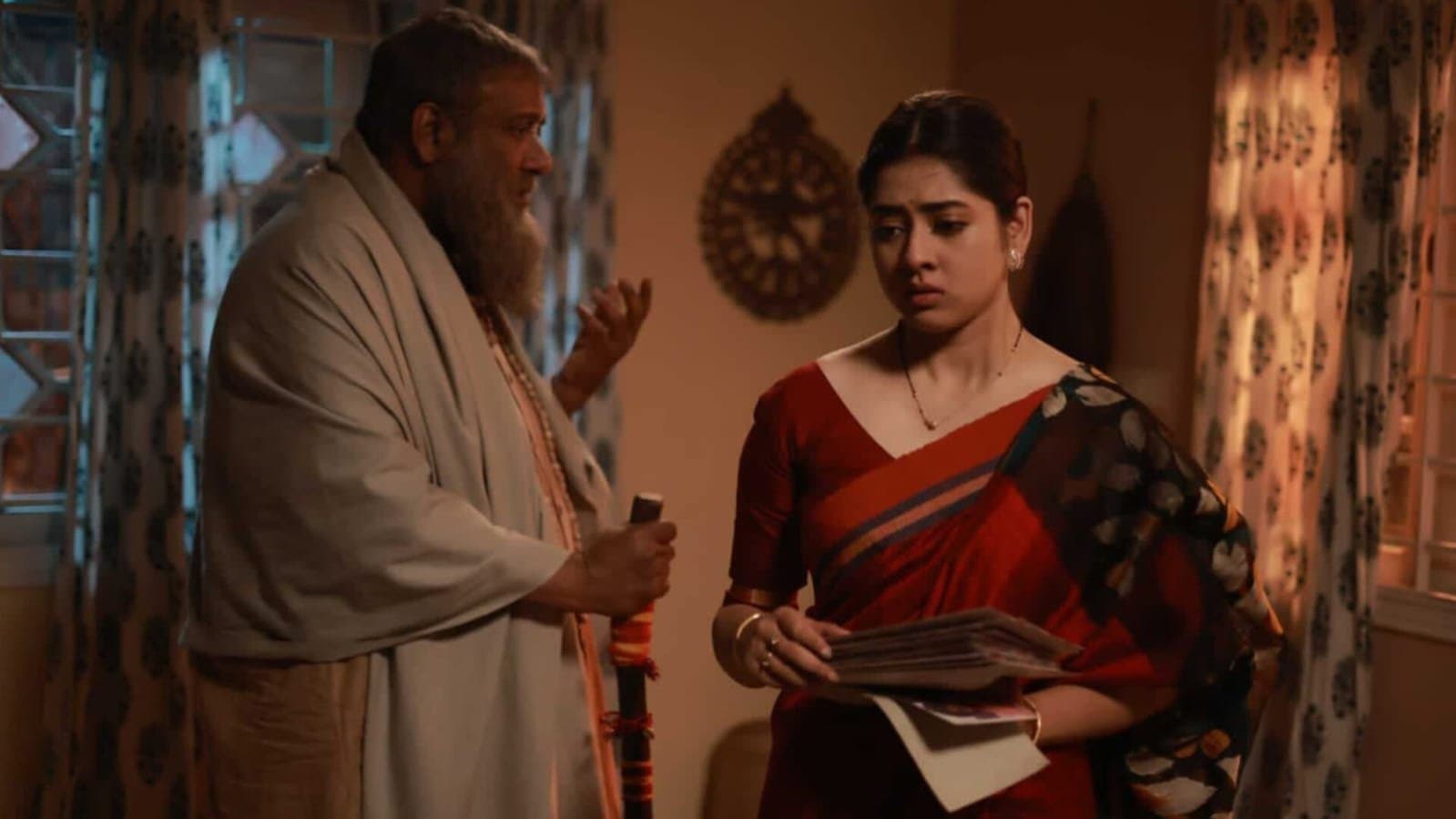 Review of Hoichoi Series Abaar Rajneeti