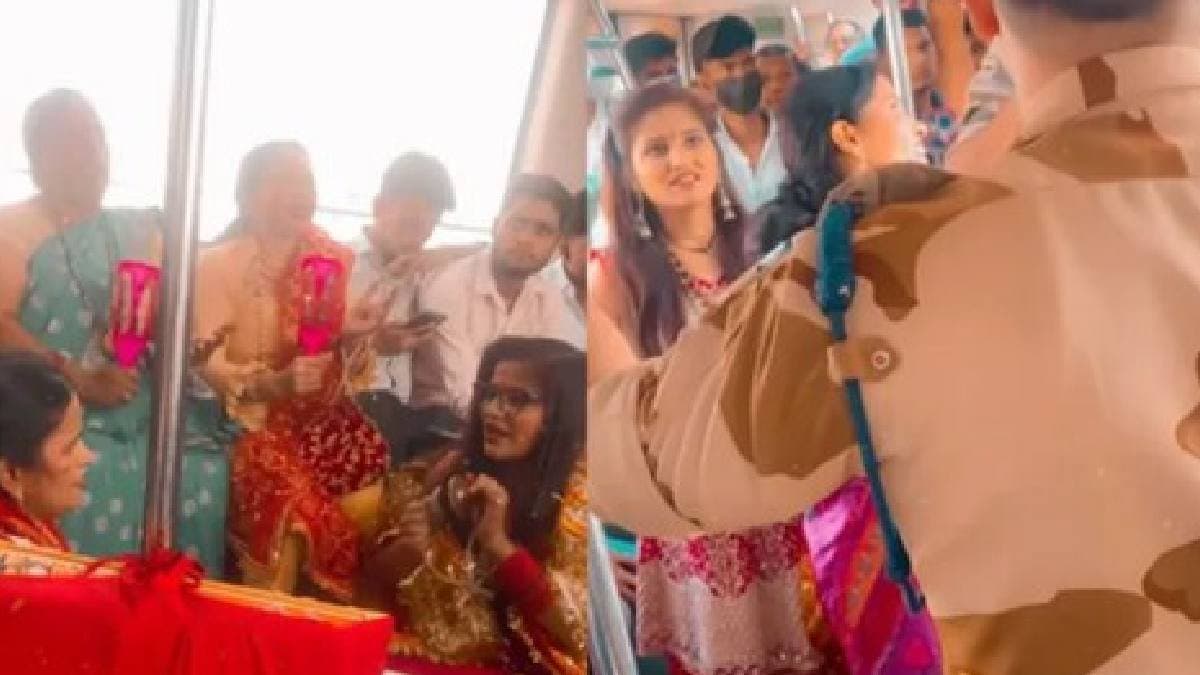 Bhajans With Dholak And Manjira Inside Delhi Metro viral video