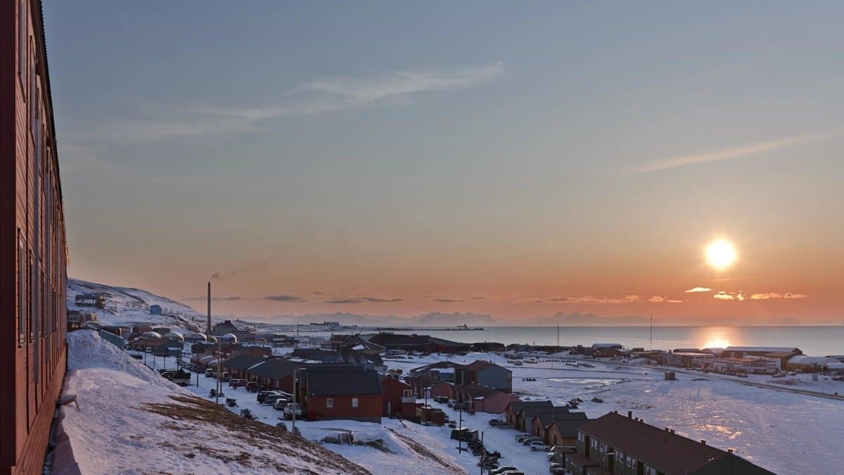Svalbard of Norway is the only place on Earth where Sun do not sets for 76 days