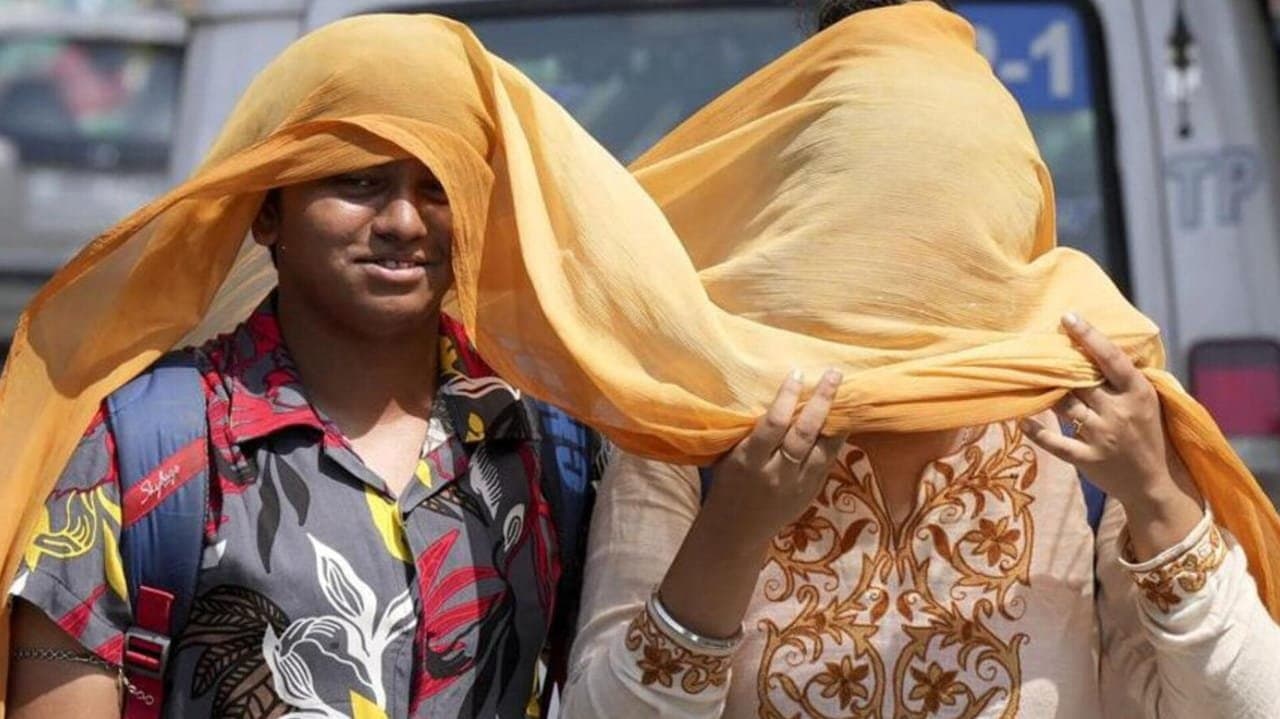 Heatwave red alert in six district in South bengal 