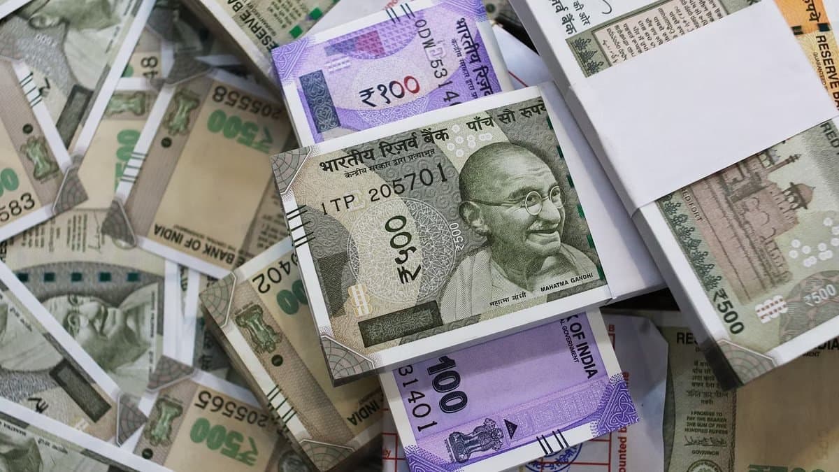 Man Works As A Plumber, Wins ₹ 1.5 Crore Lottery gnr 