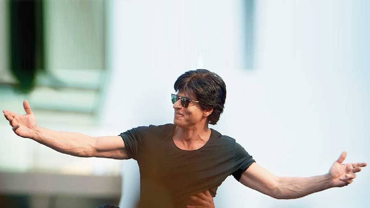 Shah Rukh Khan s 5 Romantic Movie Scenes That Still Work Like Magic
