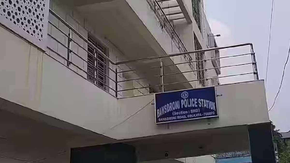 Policeman Attacked with Sharp Weapon in Bansdroni gnr 