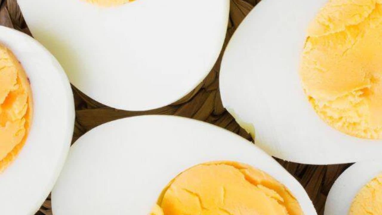 Tips to identify to plastic and fake eggs