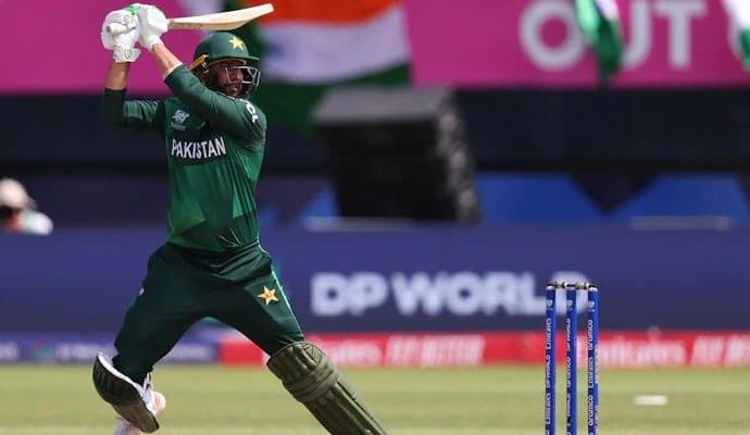 India-Pakistan: ইচ্ছাকৃত বল নষ্ট করার অভিযোগ, নিশানায় ইমাদ ওয়াসিম