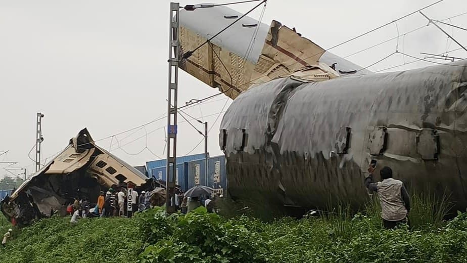 Eight killed, atleast 41 injured in Kanchenjunga Express accident