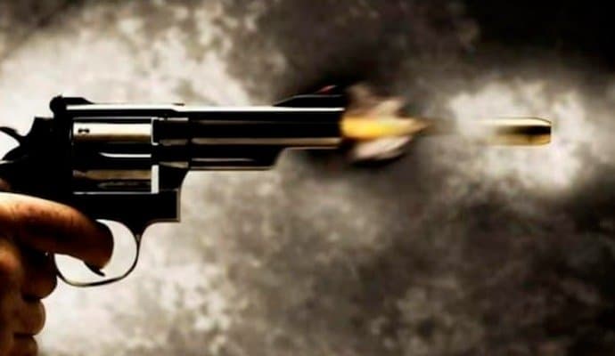 man threatens auto driver with gun after he refused to go to destination