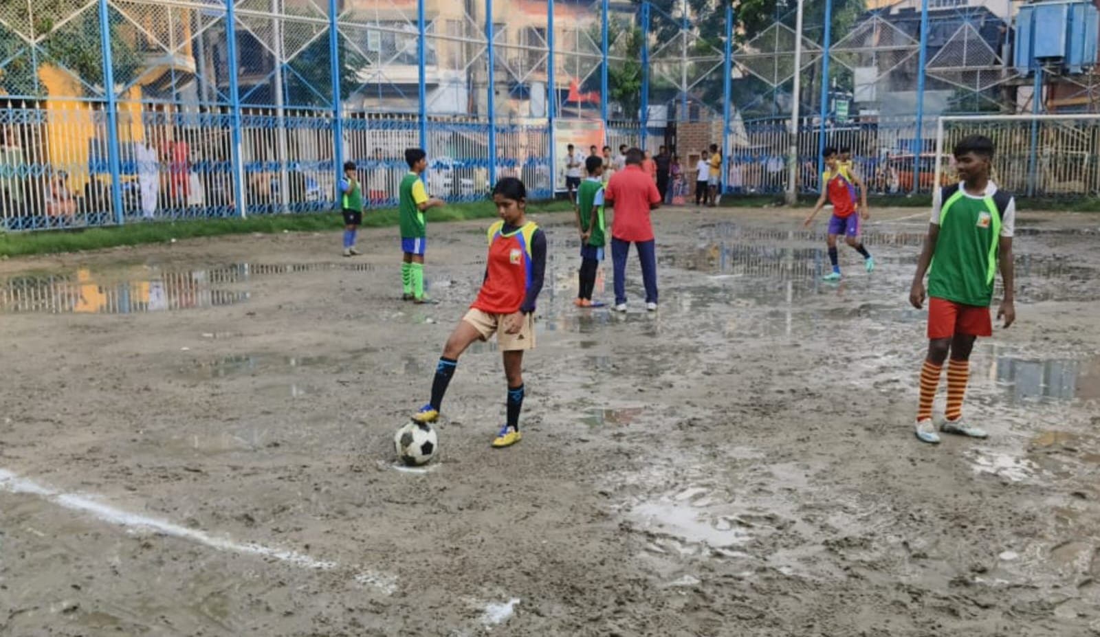 Football Coaching Centre: সামাজিক বৈষম্য দূর করাই লক্ষ্য,  যৌনকর্মীদের সন্তানদের জন্য চালু হল ফুটবল প্রশিক্ষণ শিবির 