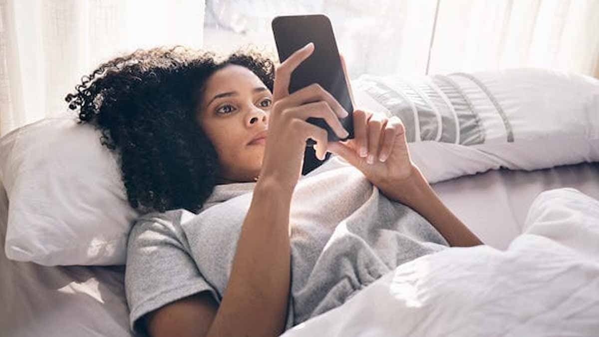  scrolling your phone just after waking up in morning,make your mind disturbed,and also you may suffer with anxiety lif