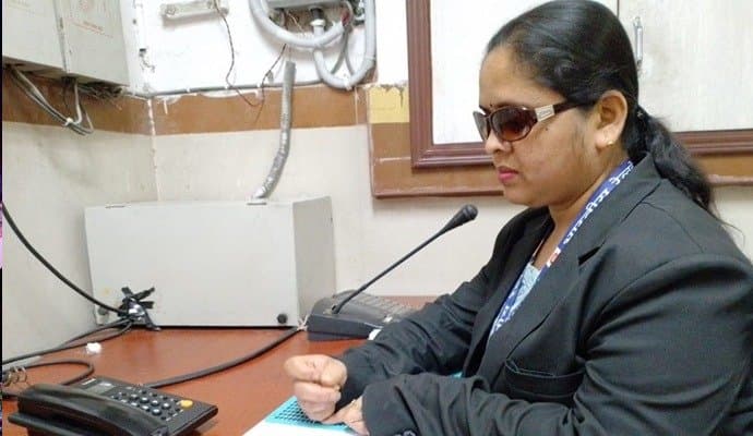 howrah station train time announcer sabita