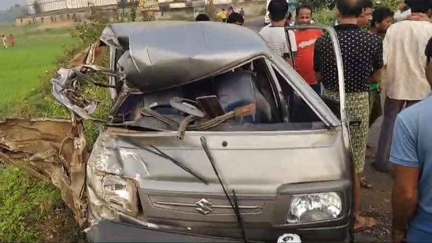 Four Injured as Bus and Car Collided in Chandrakona
