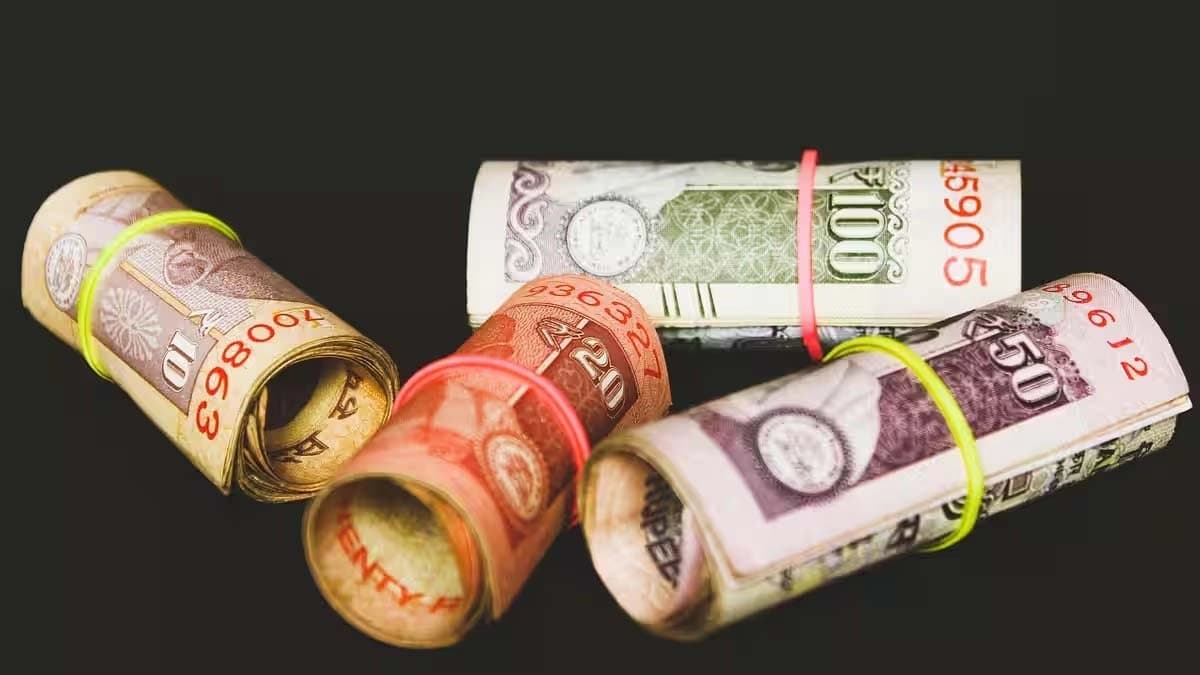 Senior citizens get highest FD rates on one to five years see Returns on Rs 10000 investment