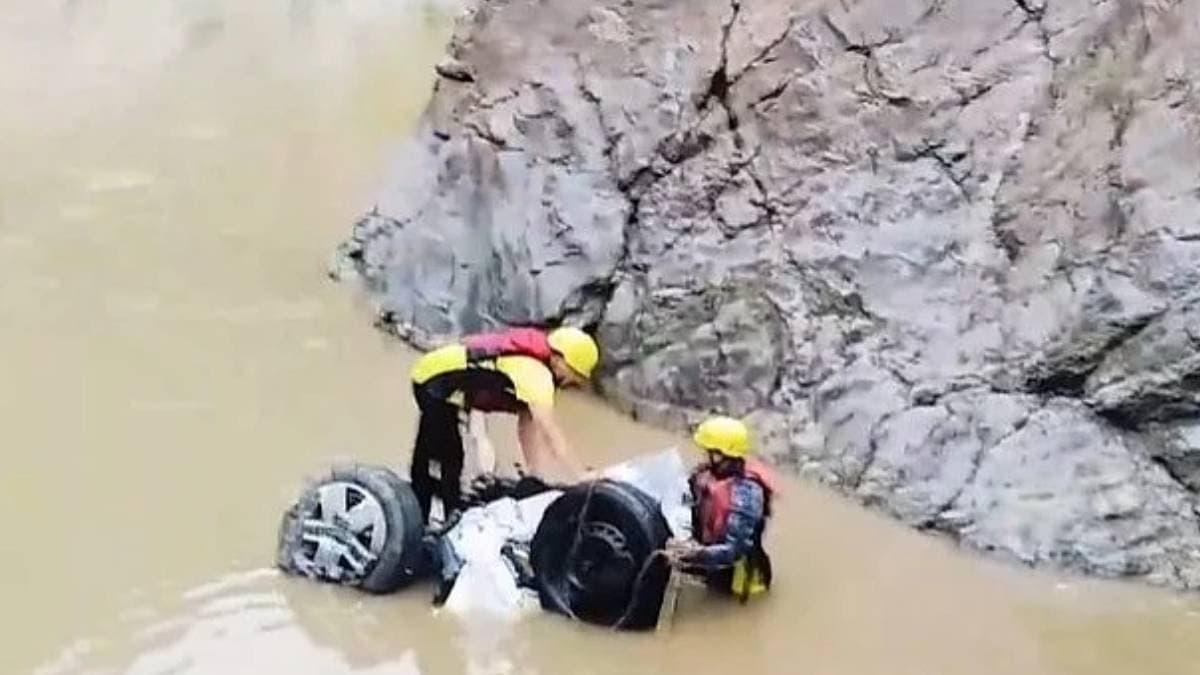 Car plunges in Alokananda river five feared dead