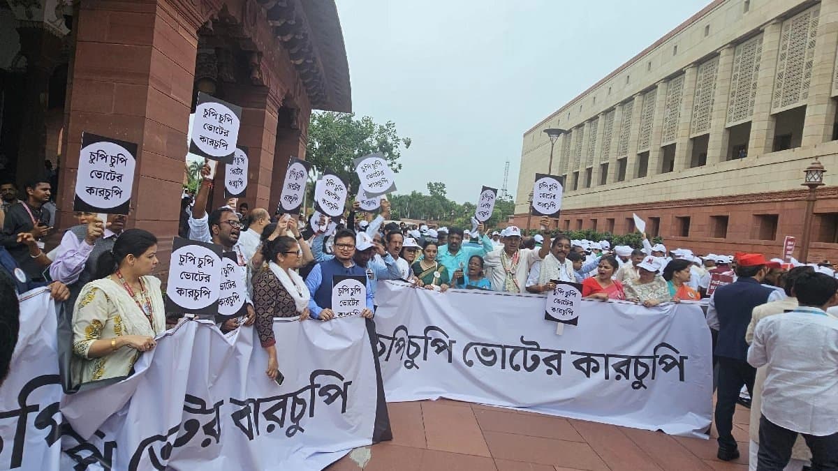 SIR protest-march-of-opposition-parties Police Detains MP Rahul Gandhi