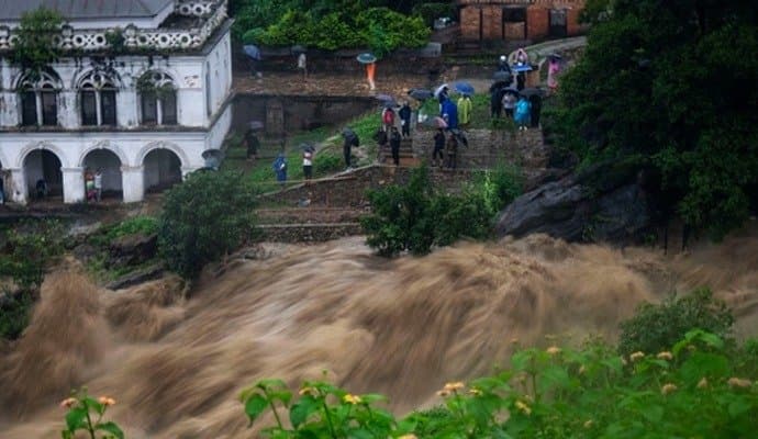 Trishuli River: আচমকাই নদীতে ভেসে গেল যাত্রীবোঝাই ২টি বাস, খোঁজ নেই ৬৩ জনের 