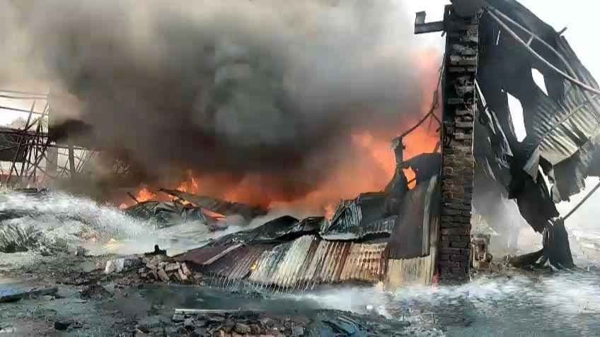 One Worker Killed After Fire Breaks Out in Factory in Howrah