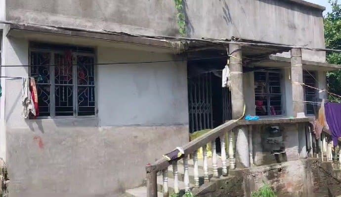 Minor girl tortured by neighbour man in kultoli south 24 Parganas