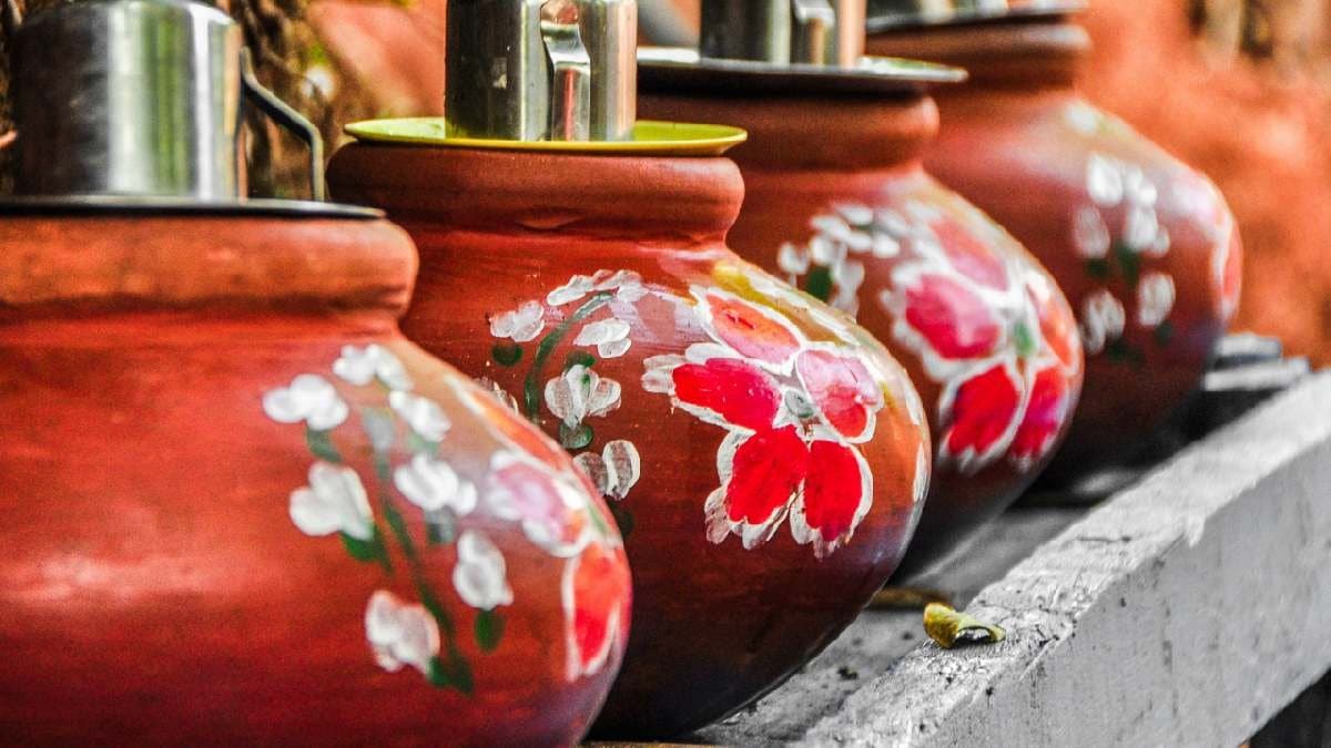 Alkaline Water: Health benefits of drinking water from clay pot in hot summer