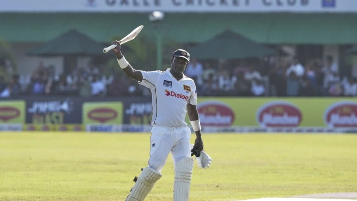 Bangladesh cricketers salute to Sri Lankan star  Angelo Mathews in his final test 