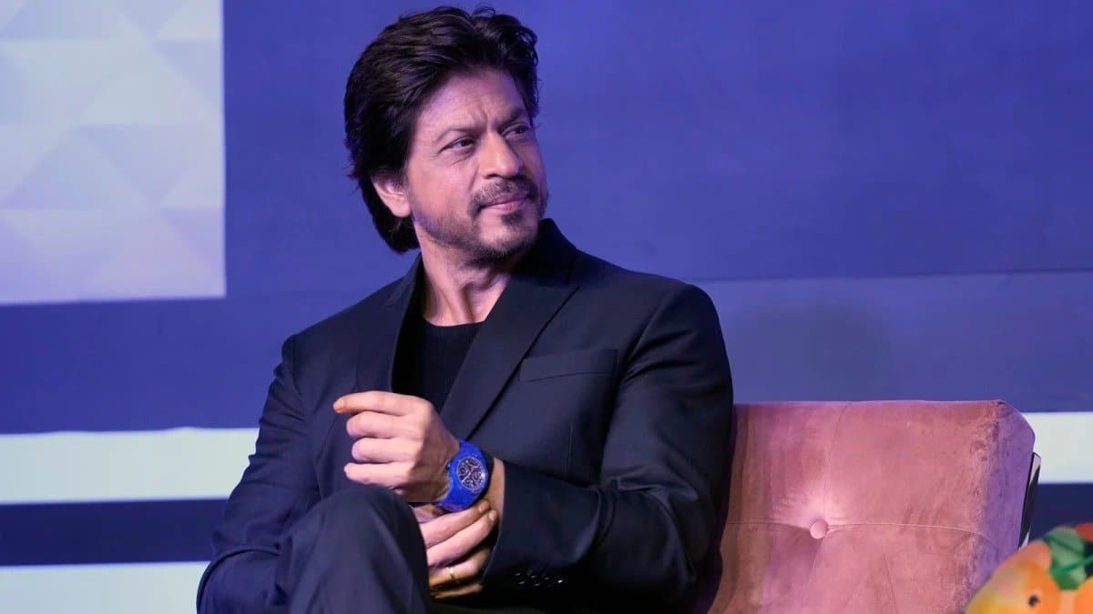 Shah Rukh Khan responds to a fan who said they want to touch him at Dubai event ENT