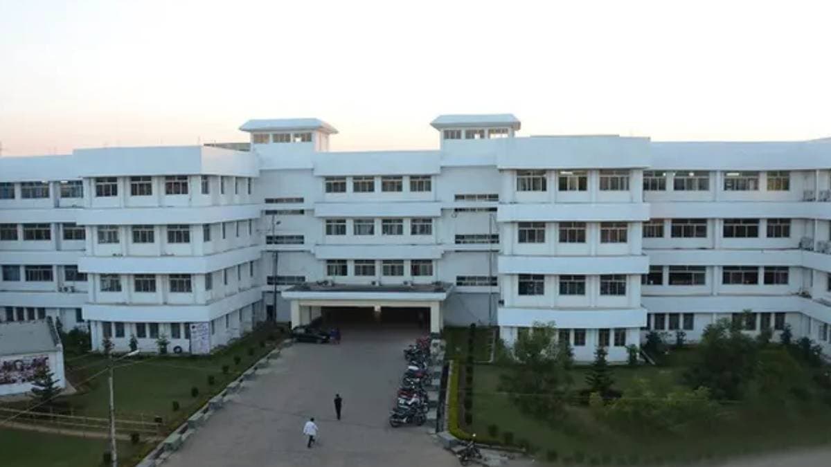 Tripura medical college Physiology Professor allegedly asked for bribe from students