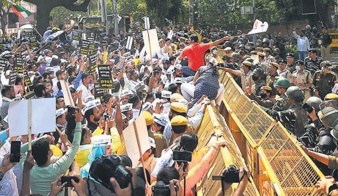AAP Protest, Delhi Sees Massive Traffic Jams