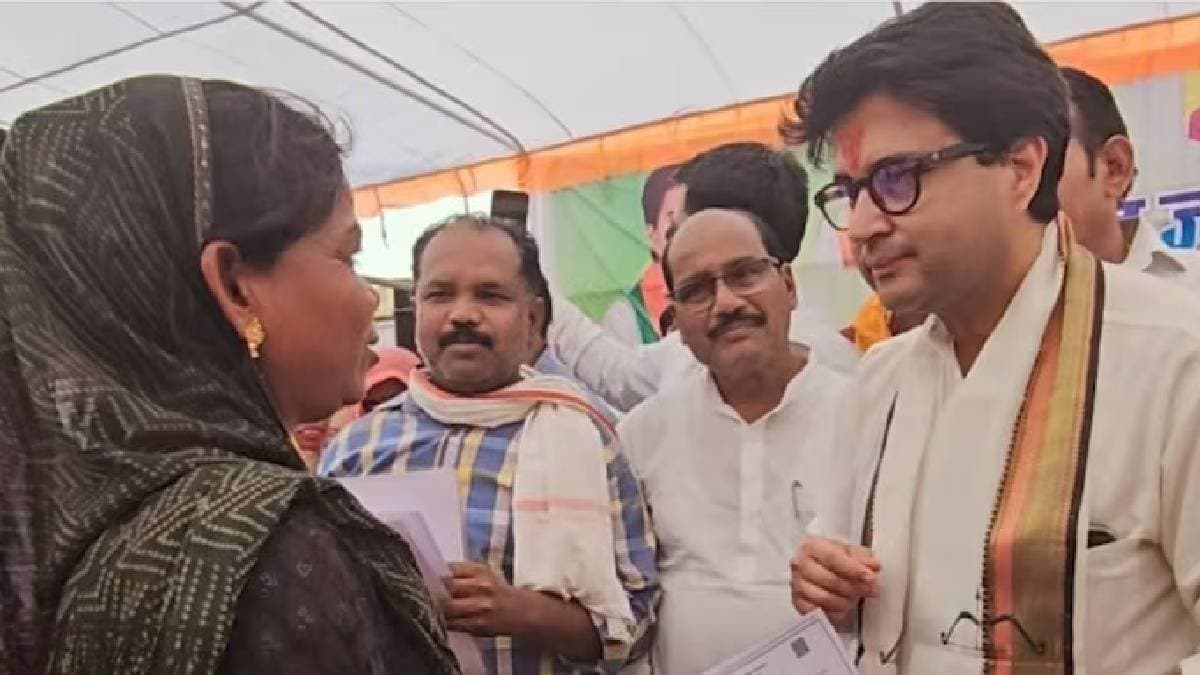 Minister Jyotiraditya Scindia sees woman chewing gutkha video of his polite warning viral