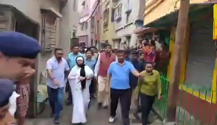 CM mamata Banerjee at gardenreach